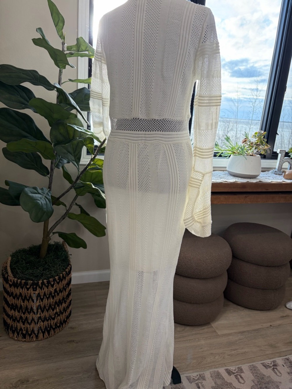 VENUS White Crochet Maxi Dress with V-Neck and Flared Sleeves - Picture 4 of 4